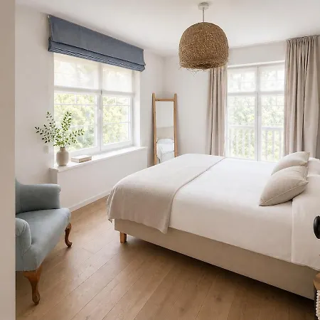 Peaceful 3-bedroom With Spacious Garden In Villa Knokke-Heist