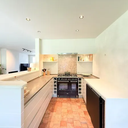 Villa Peaceful 3-bedroom With Spacious Garden In