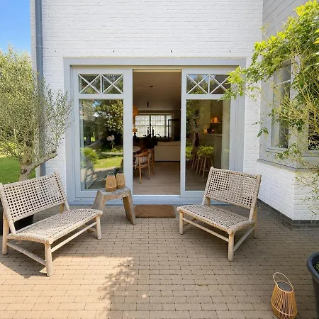 Peaceful 3-bedroom With Spacious Garden In *