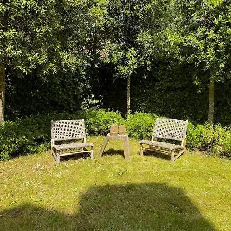 Peaceful 3-bedroom With Spacious Garden In Villa Knokke-Heist