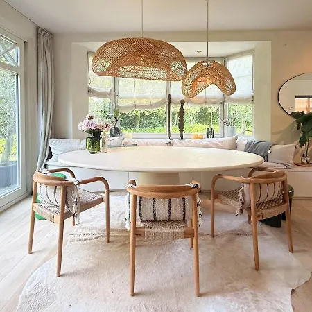 Peaceful 3-bedroom With Spacious Garden In