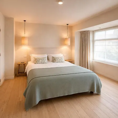 Peaceful 3-bedroom With Spacious Garden In Villa Knokke-Heist