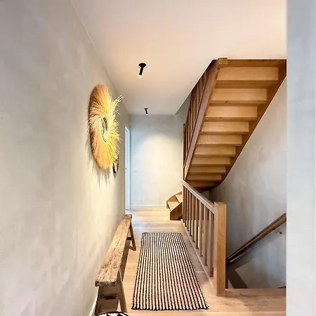 Peaceful 3-bedroom With Spacious Garden In Villa *