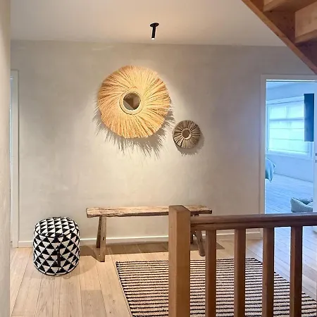 Peaceful 3-bedroom With Spacious Garden In Villa *
